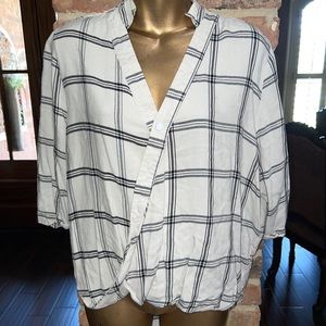 Libby story plaid hi lo size small blouse